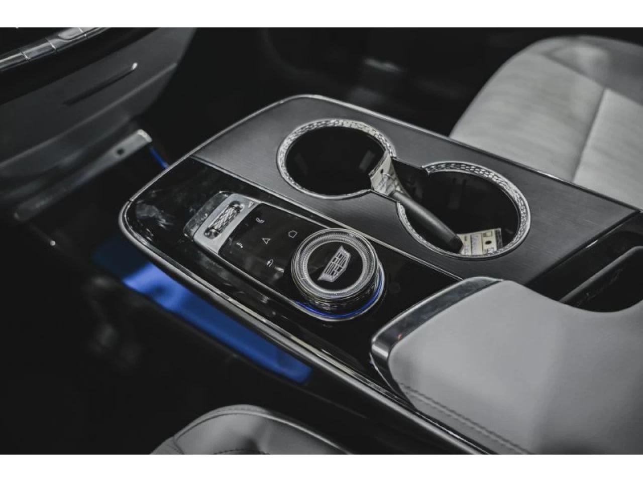 2024 Cadillac LYRIQ Luxury 2 AWD Image principale