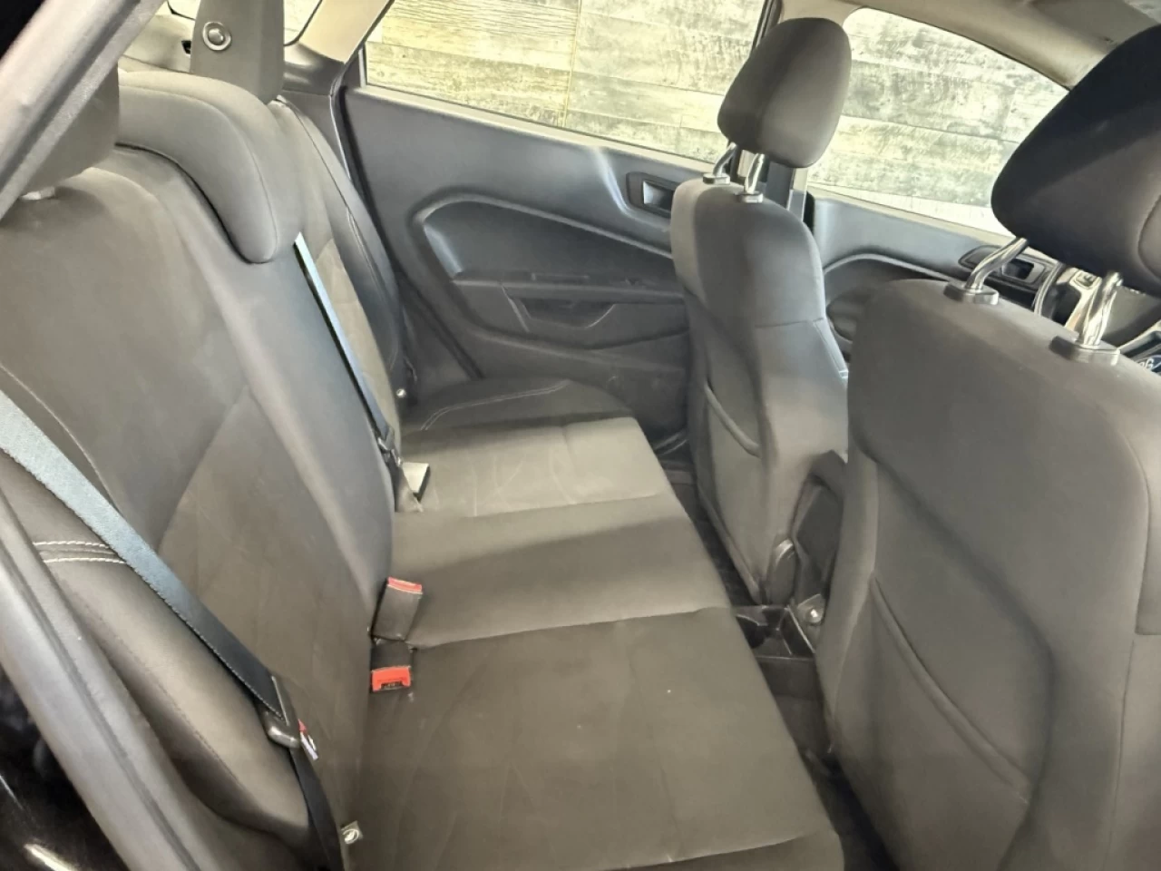 2017 Ford Fiesta SE AUTO BLUTOOTH**APPROUVÉE 99,9%** Image principale