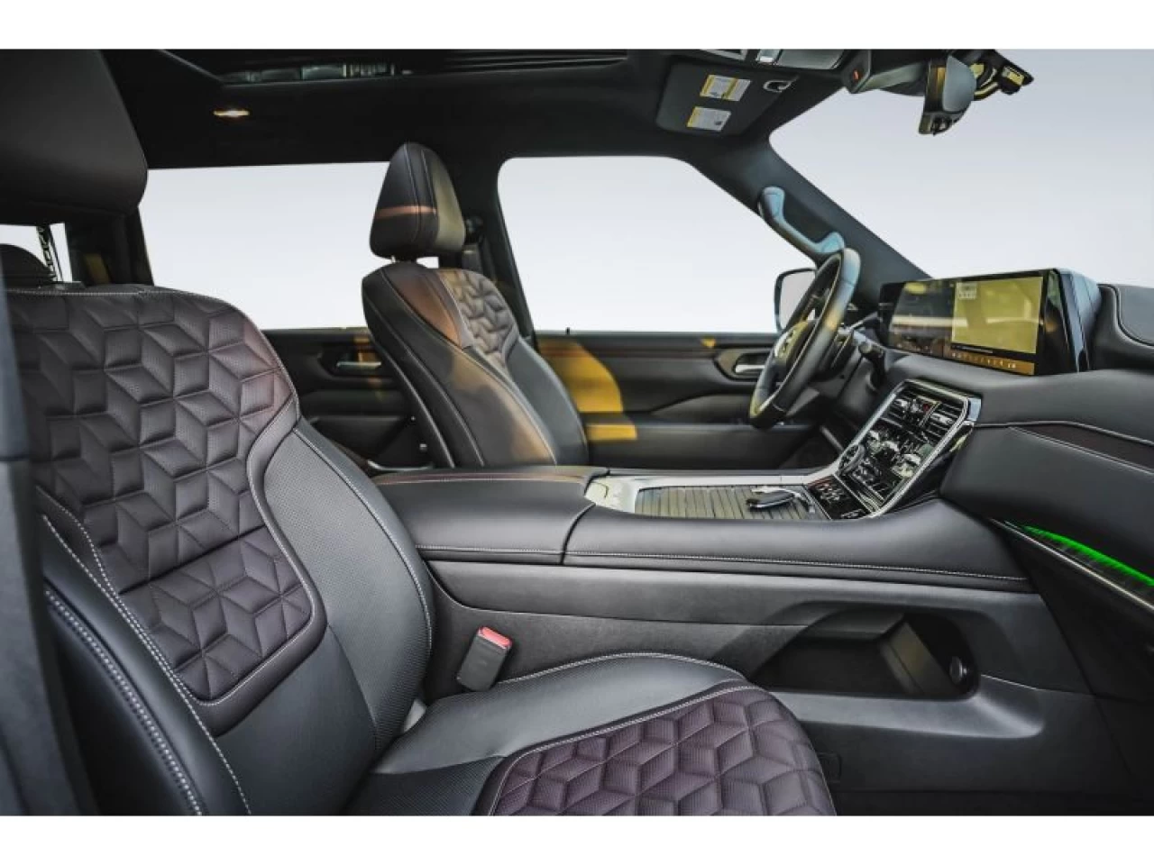 2025 Nissan Armada Platinum 4X4 FULL Image principale