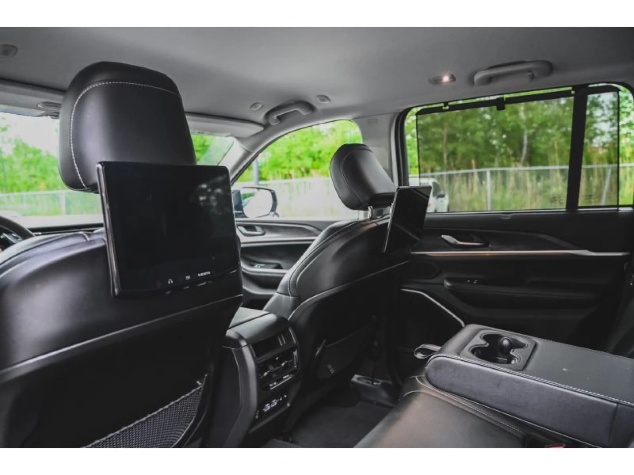 2022 Jeep Grand Cherokee 4xe 4x4 LUXURY REAR SEAT VIDEO PASSENGER SCREEN Image principale