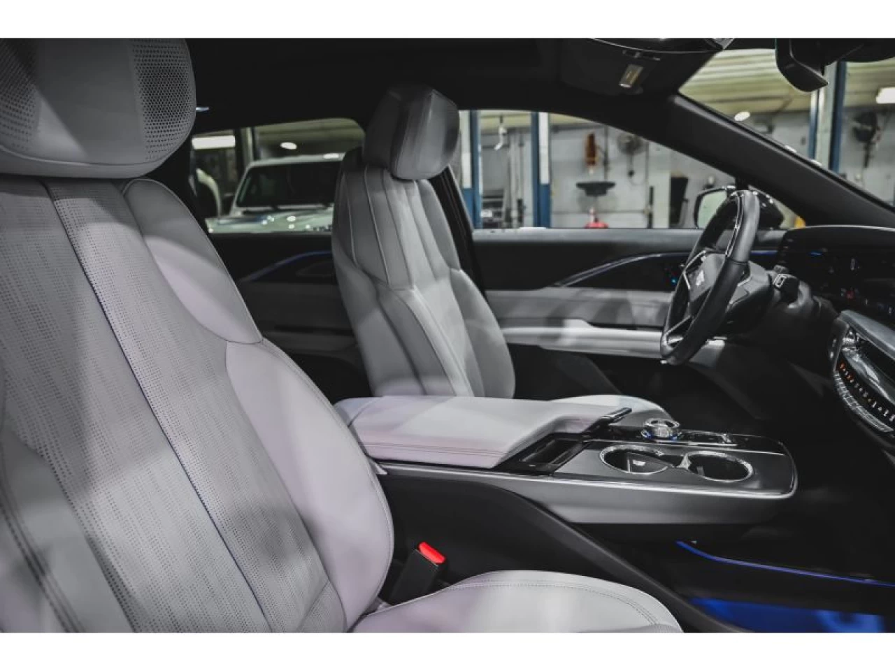 2024 Cadillac LYRIQ Luxury 2 AWD Image principale