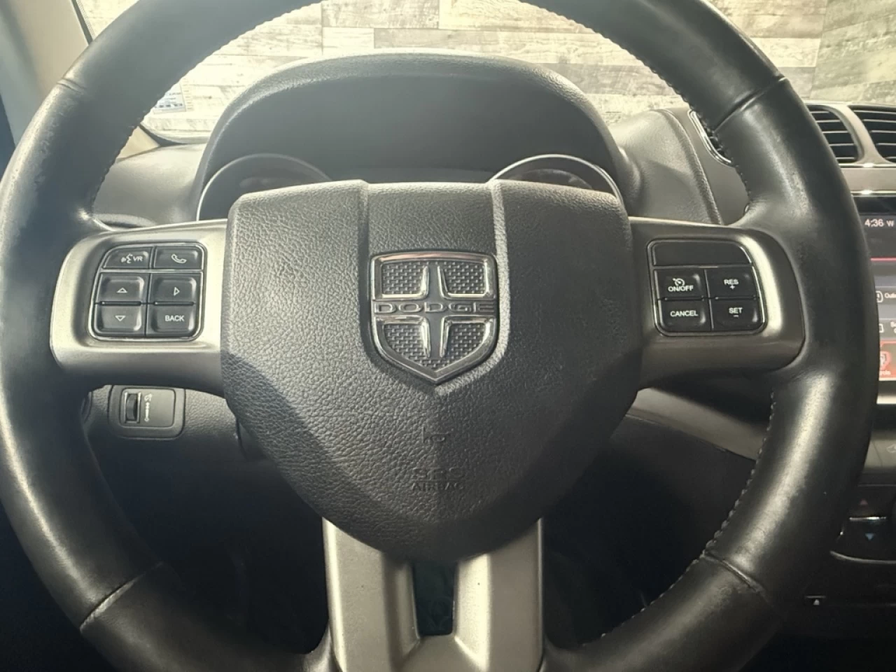 2018 Dodge Journey Crossroad AWD CUIR BLUETHOOT **APPROUVÉE 99,9%** Image principale