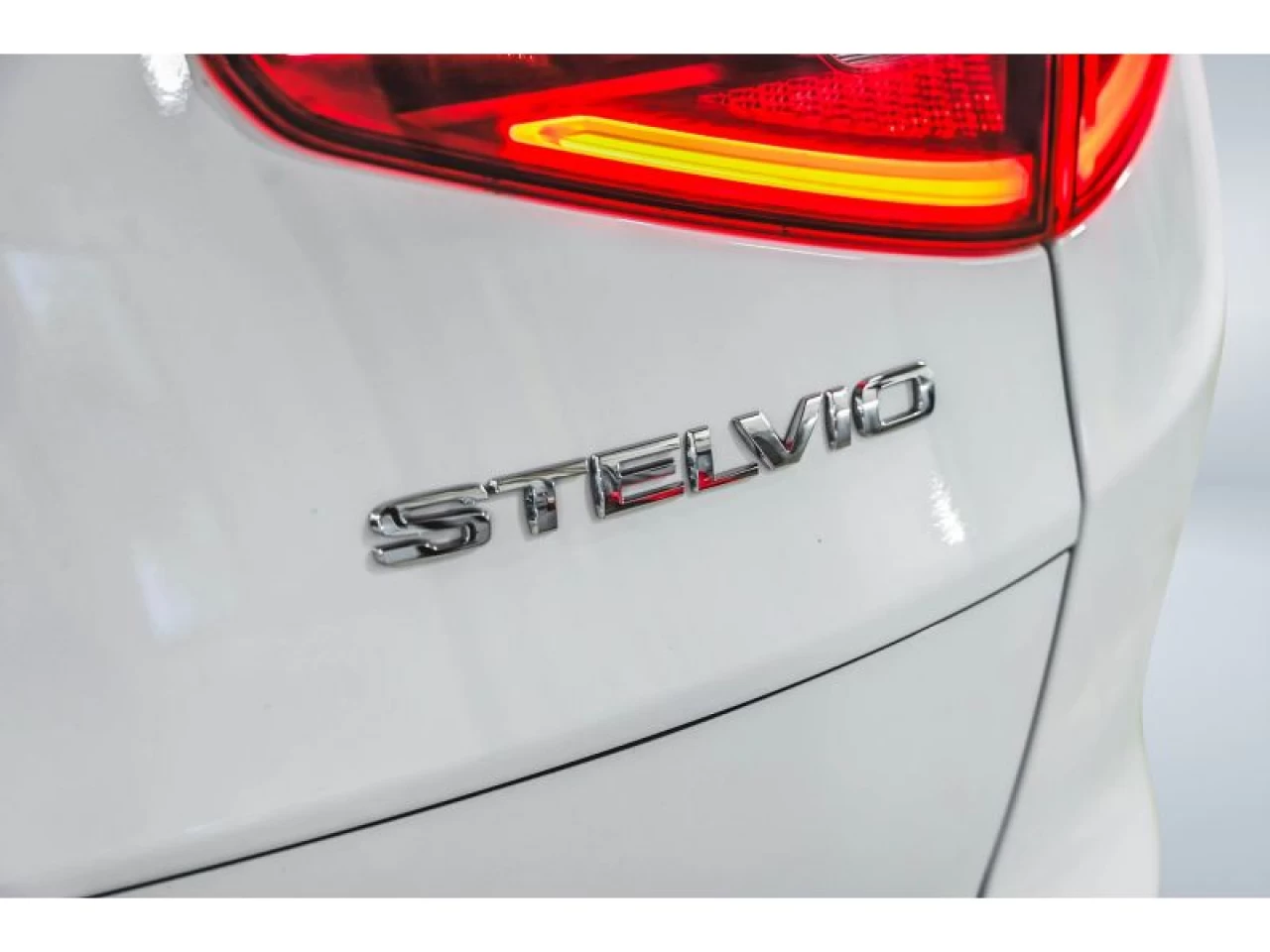 2022 Alfa Romeo Stelvio Veloce AWD Main Image