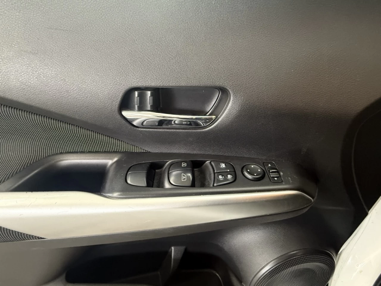 2019 Nissan Kicks SV Bluetooth sieges chauffant commande au volant** Image principale