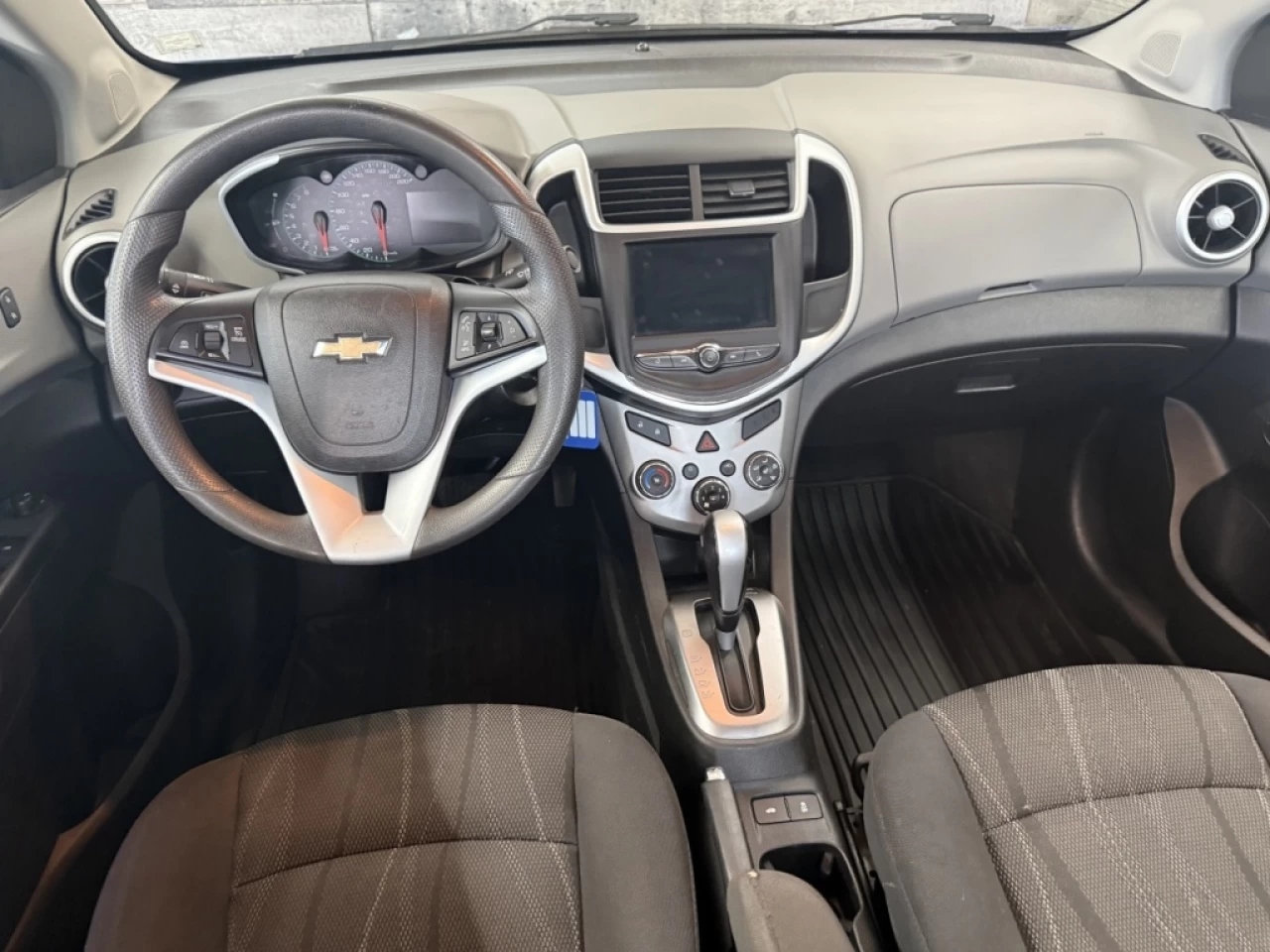 2018 Chevrolet Sonic LT Image principale