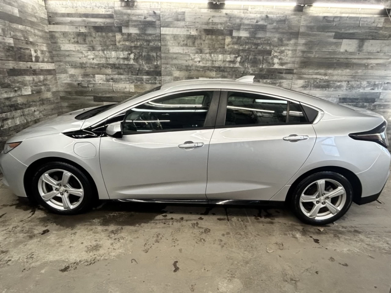 2019 Chevrolet Volt LT HYBRID **APPROUVÉ À 99.9%** Image principale