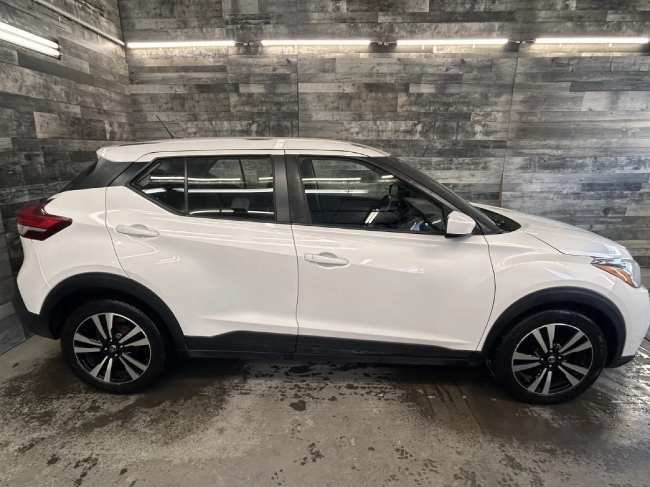 2018 Nissan Kicks SV BLUETOOTH MAGS **APPROUVÉ À 99.9%** Image principale
