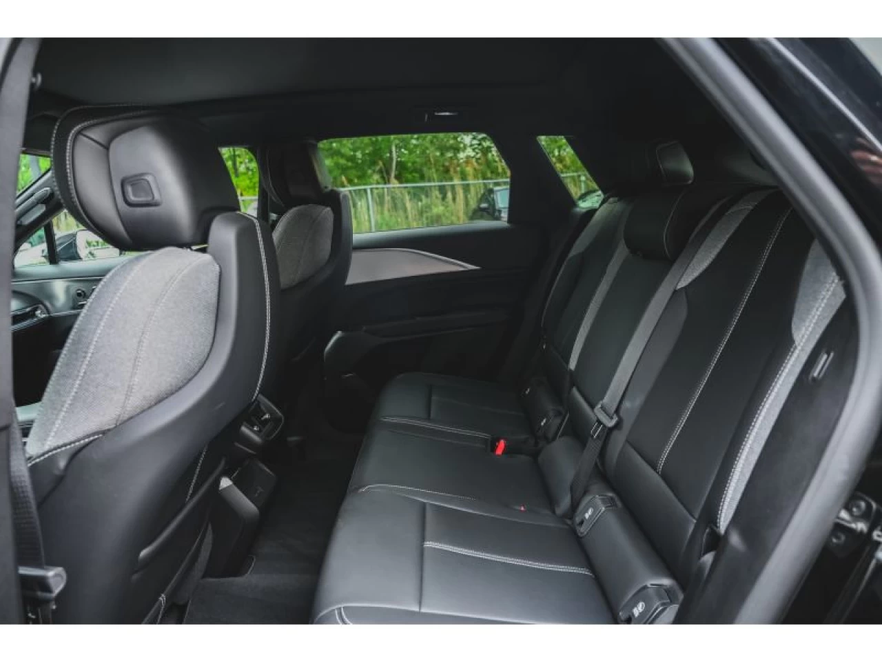 2024 Cadillac LYRIQ 4dr Tech w/1SA Main Image