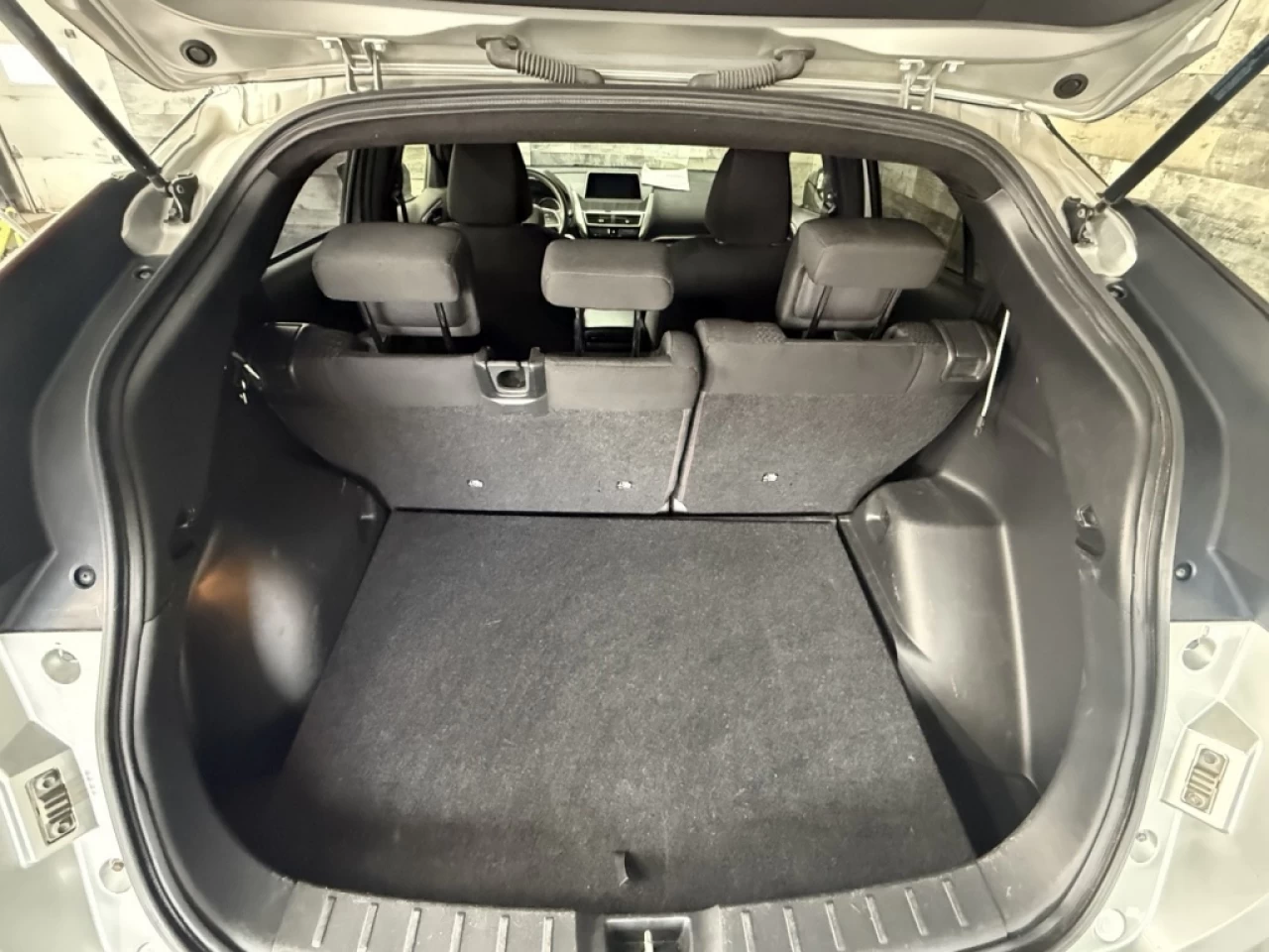 2020 Mitsubishi Eclipse Cross ES Bluetooth Mag Sieges chauffant **ApprouvÉe 99,9 Image principale