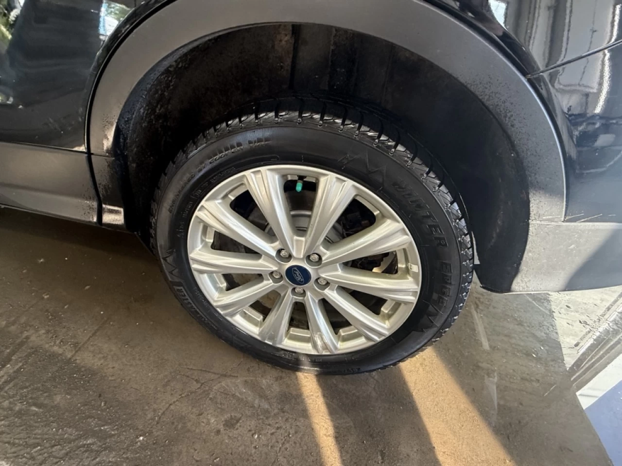 2018 Ford Escape SEL AWD CUIR CAM DE RECUL **APPROUVÉE 99,9%** Image principale