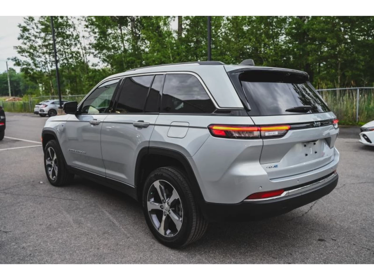 2022 Jeep Grand Cherokee 4xe 4x4 LUXURY REAR SEAT VIDEO PASSENGER SCREEN Image principale