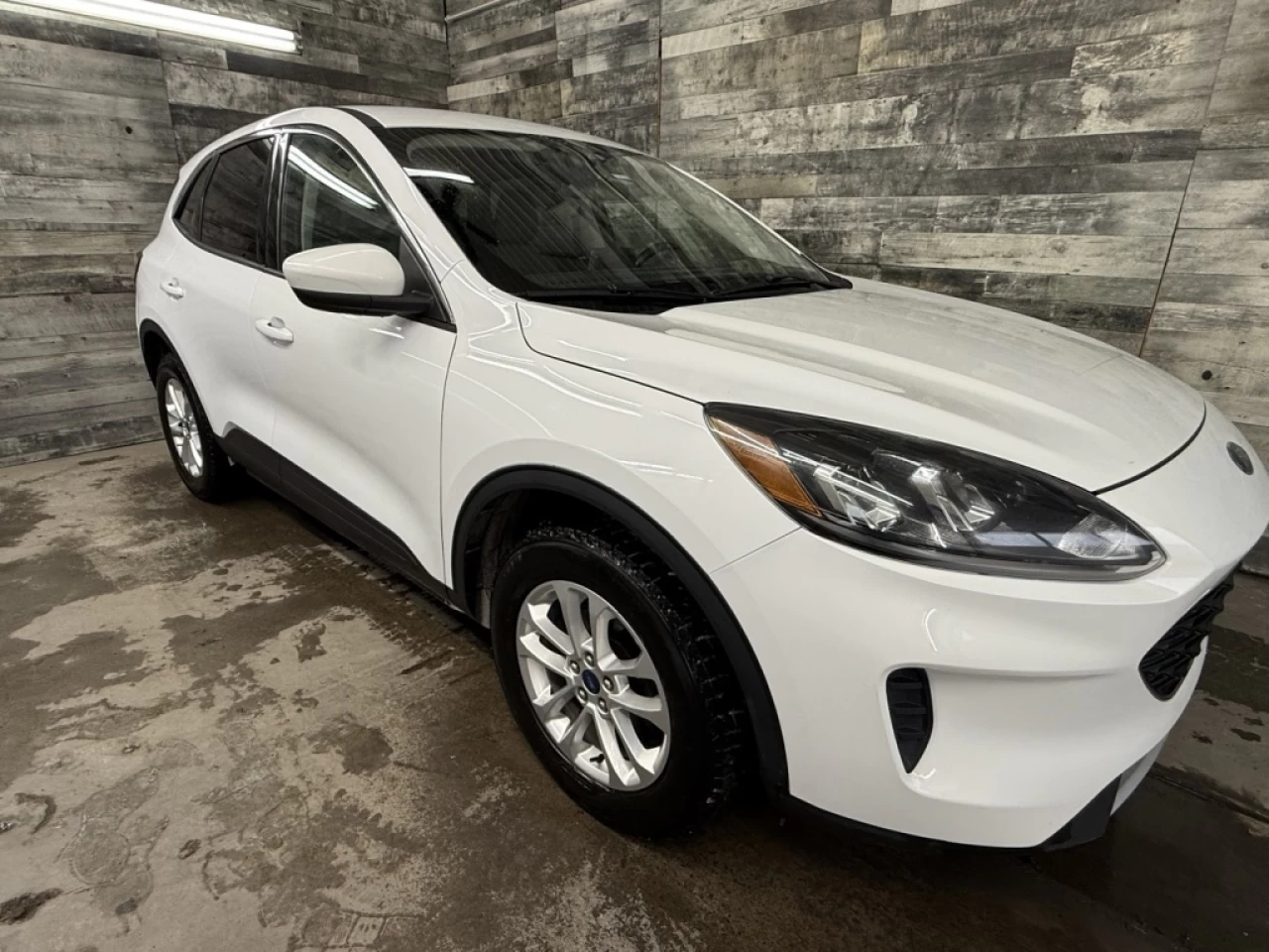 2021 Ford Escape SE AWD CAM DE RECUL ** APPROUVÉ À 99.9%** Image principale