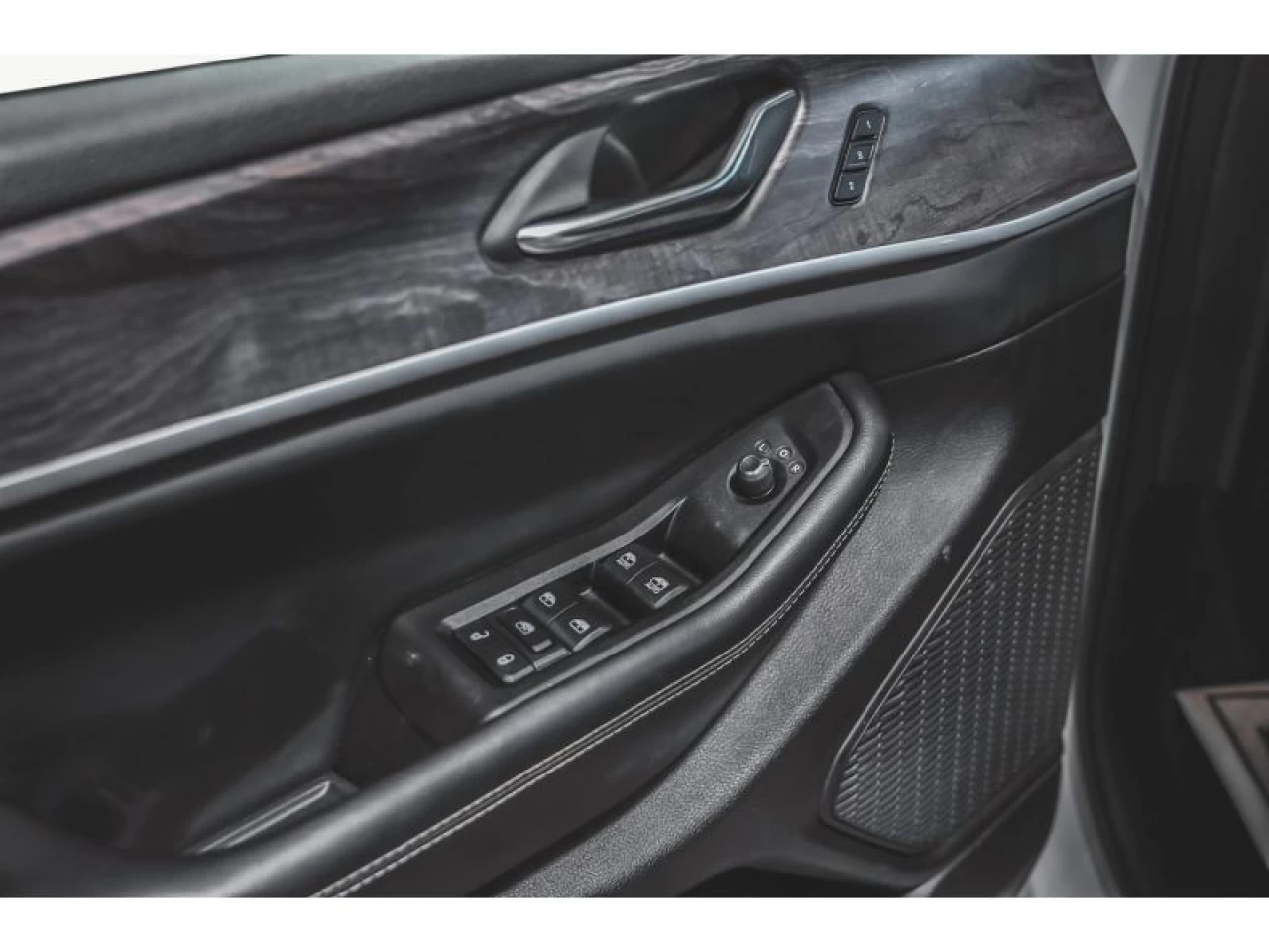 2024 Jeep Grand Cherokee L Limited 4x4 LUXURY TECH 2 BLACK APPEARANCE PCK Main Image