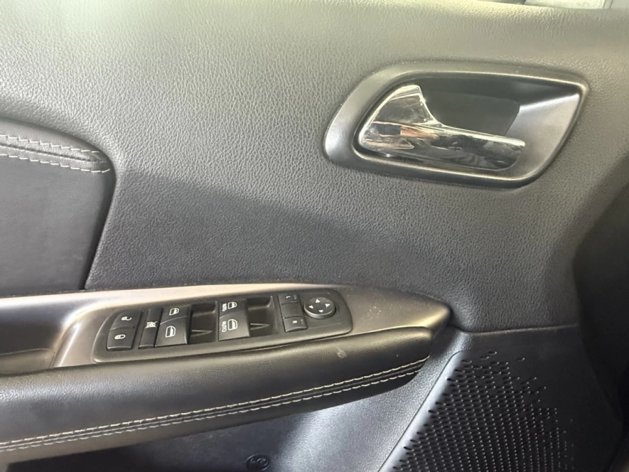 2018 Dodge Journey Crossroad AWD CUIR BLUETHOOT **APPROUVÉE 99,9%** Image principale