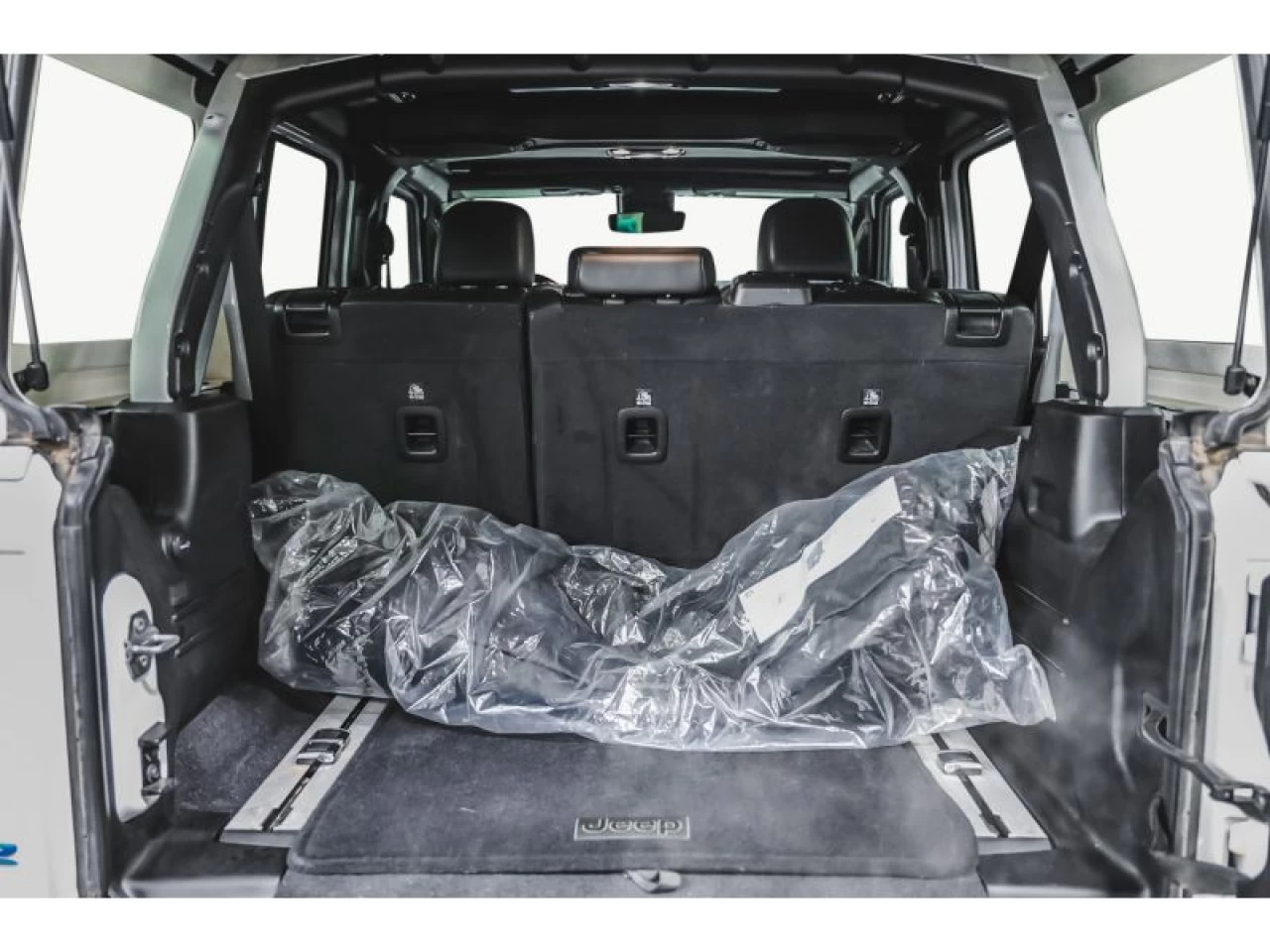 2021 Jeep Wrangler 4XE Unlimited Sahara 4X4 SKY ONE-TOUCH COLD WEATHE Main Image
