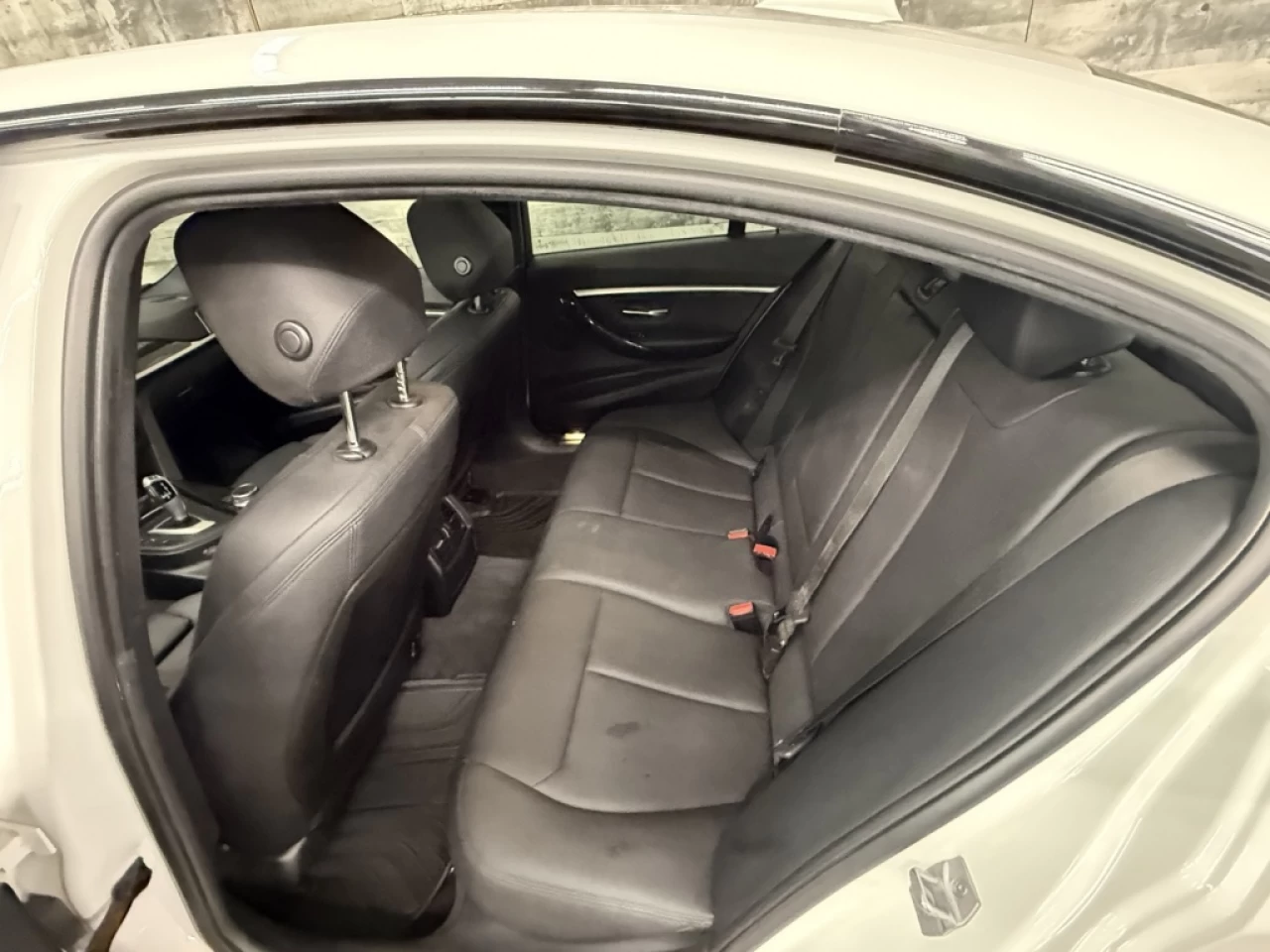 2018 BMW 3 Series 330i xDrive MSPORT CUIR TOIT NAV ** APPROUVÉ À 99. Image principale