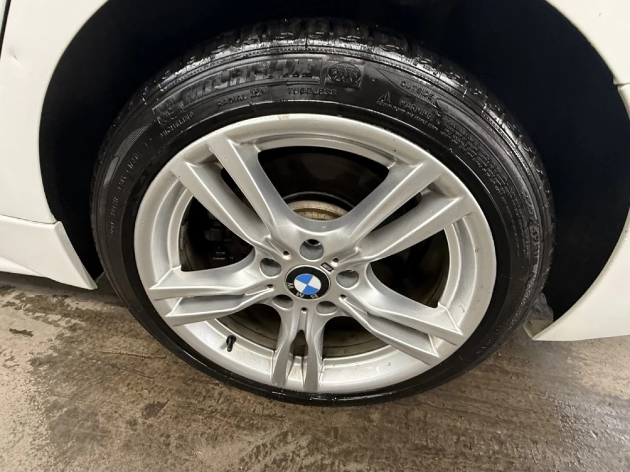 2018 BMW 3 Series 330i xDrive MSPORT CUIR TOIT NAV ** APPROUVÉ À 99. Image principale