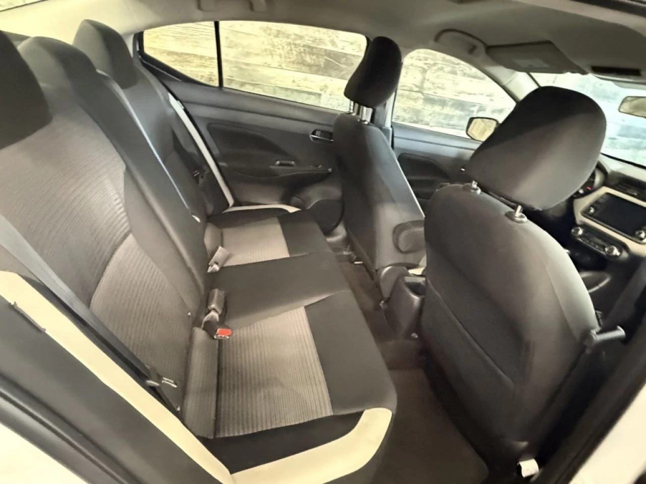 2021 Nissan Versa SV AUTO BLUETOOTH MAGS **APPROUVÉ À 99.9%** Image principale