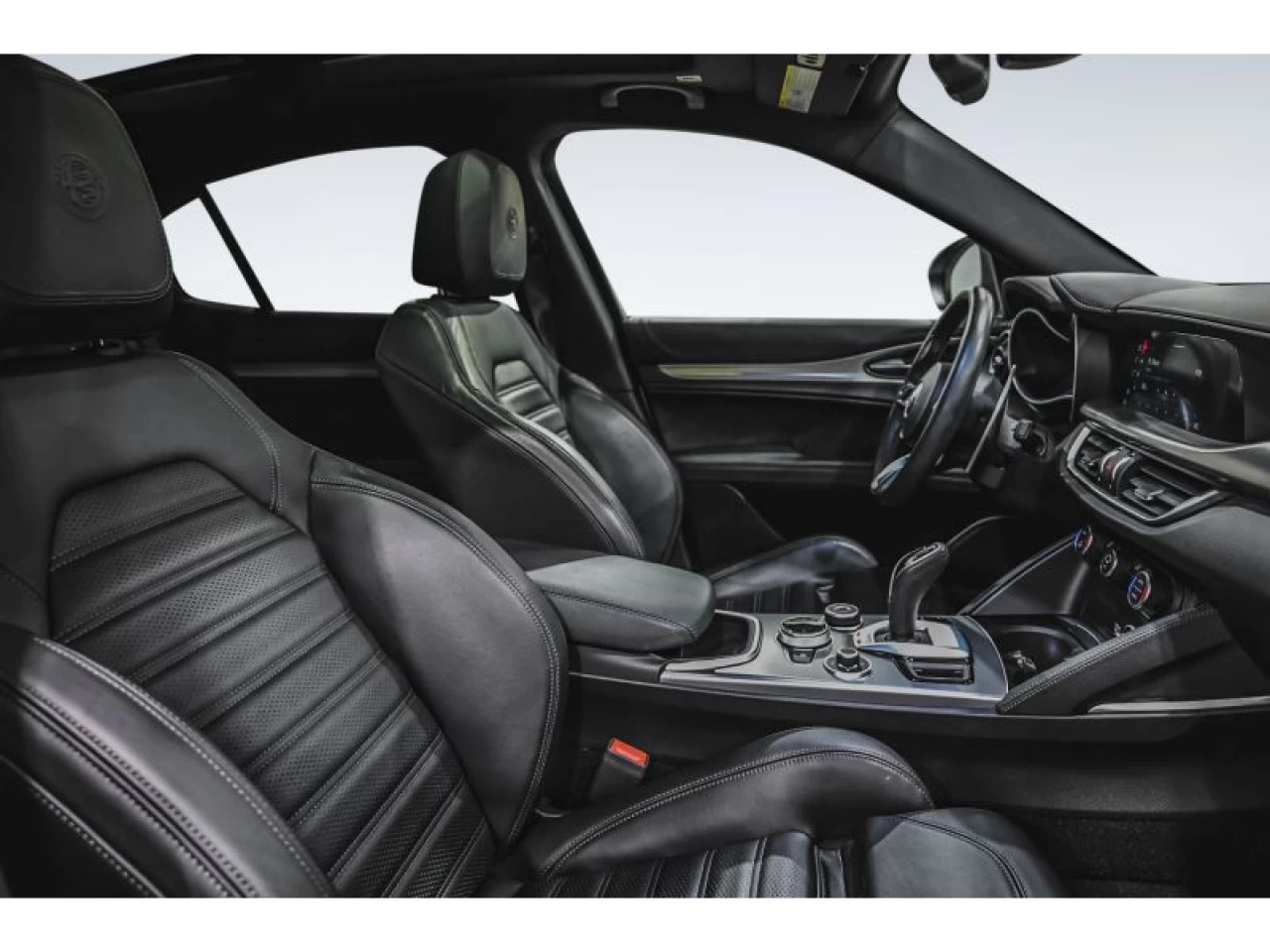 2022 Alfa Romeo Stelvio Veloce AWD Main Image