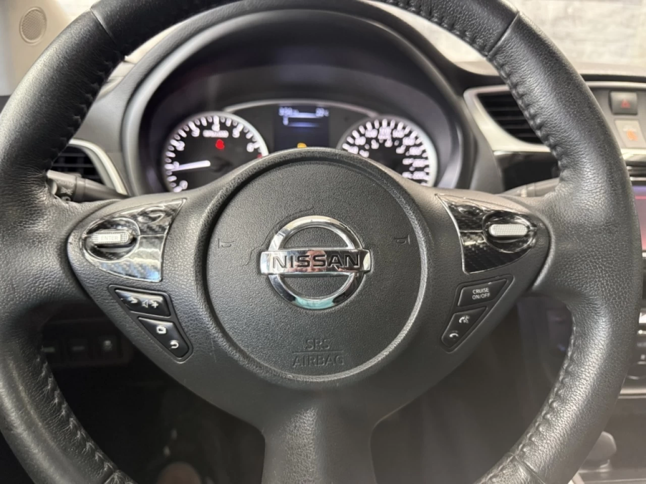 2018 Nissan Sentra SV AUTO TOIT CAM DE RECUL **APPROUVÉ À 99.9%** Image principale