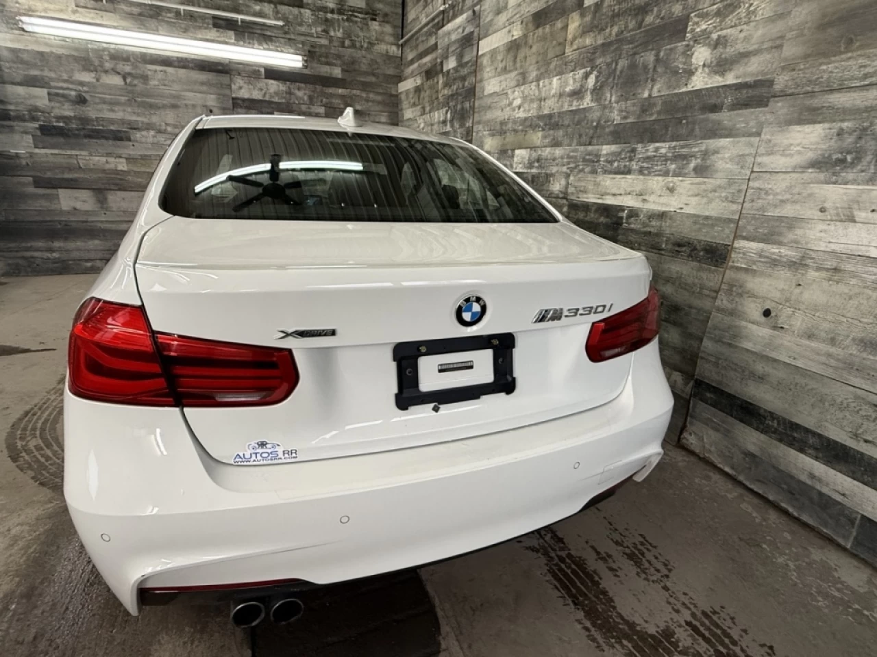2018 BMW 3 Series 330i xDrive MSPORT CUIR TOIT NAV ** APPROUVÉ À 99. Image principale