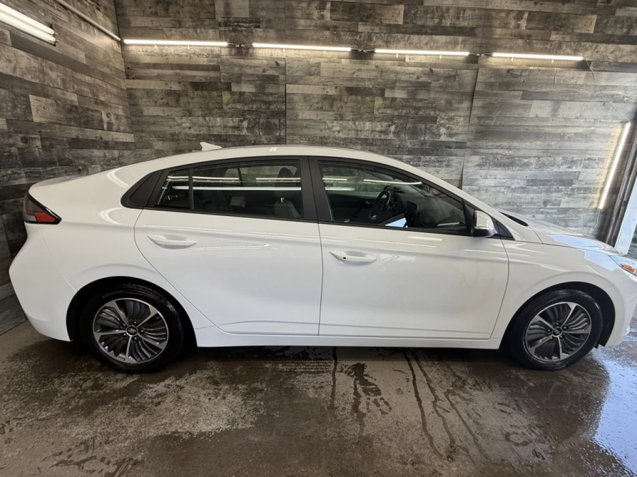 2021 Hyundai Ioniq PrivilÉgiÉ HYBRIDE APPLE CARPLAY TOIT **APPROUVÉE Image principale