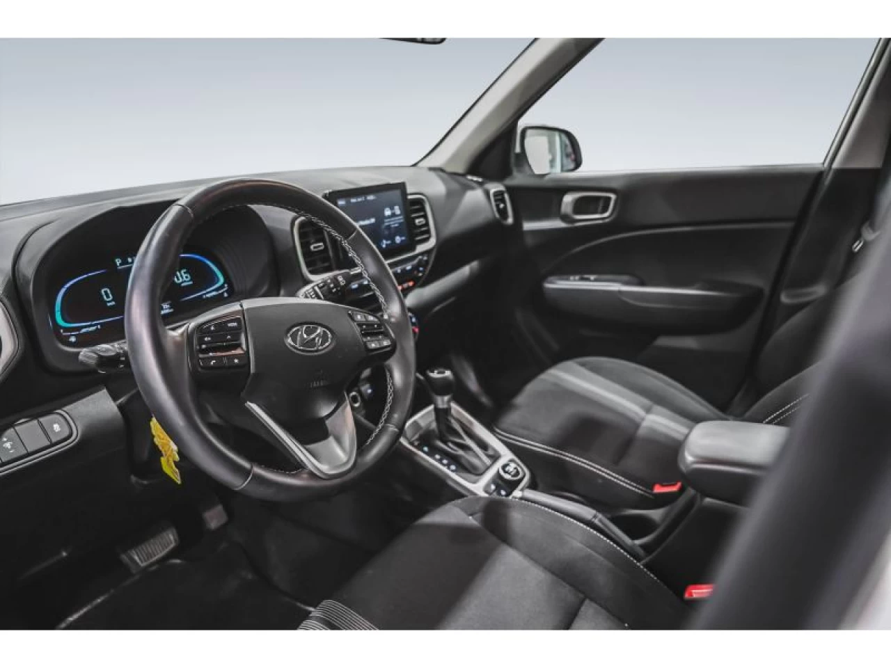 2025 Hyundai Venue Preferred IVT Main Image