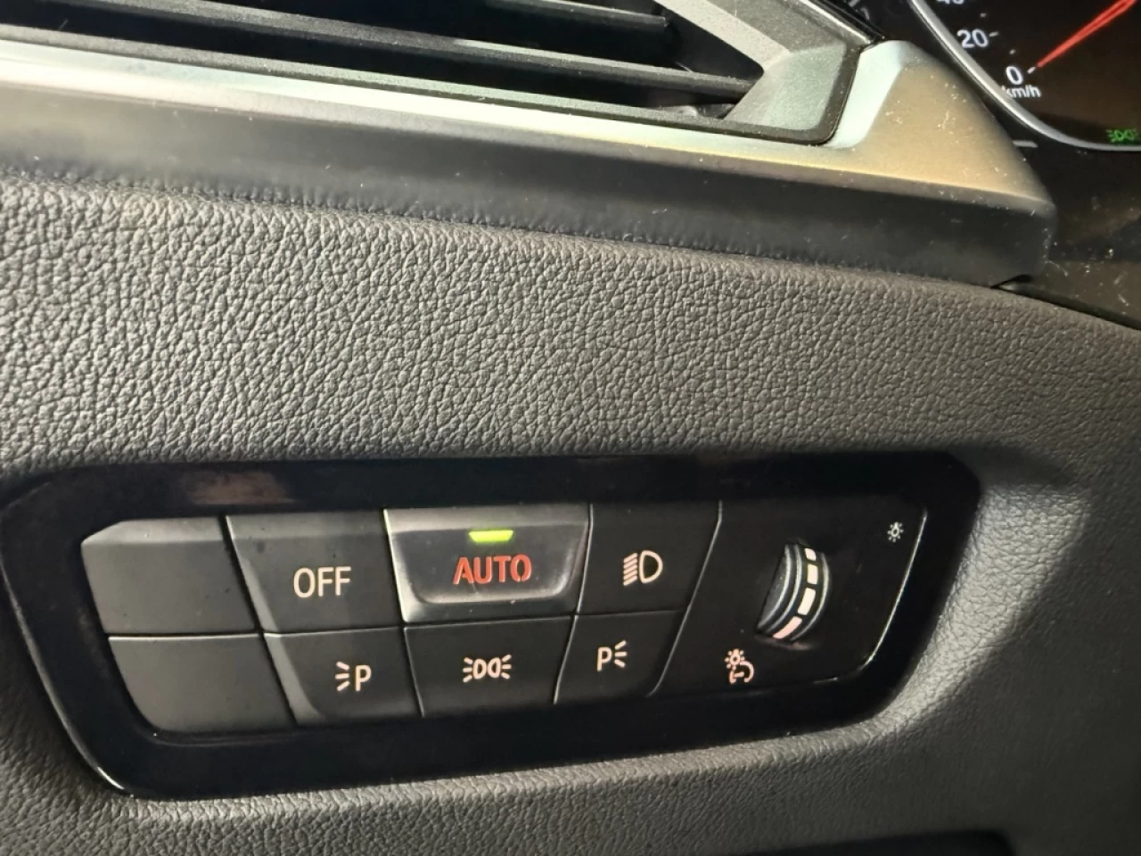 2021 BMW 3 Series 330i xDrive AWD CUIR TOIT NAV ** APPROUVÉ À 99.9% Image principale