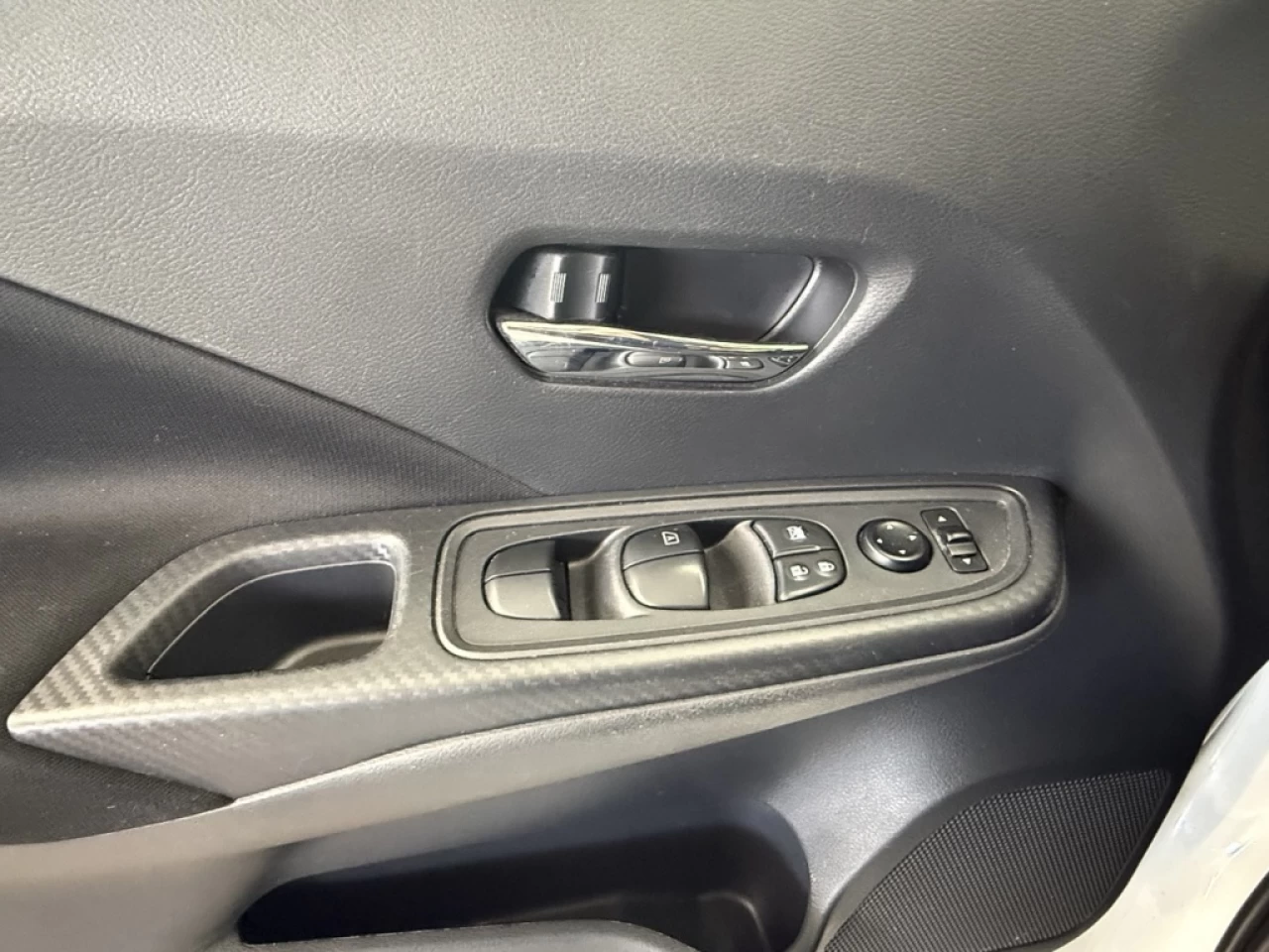 2021 Nissan Versa SV AUTO BLUETOOTH MAGS **APPROUVÉ À 99.9%** Image principale