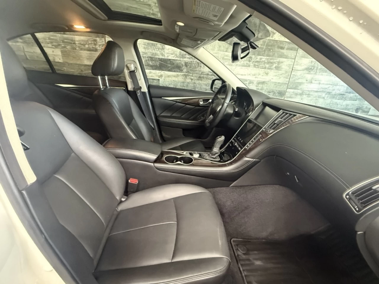 2018 Infiniti Q50 2.0t LUXE AWD CUIR TOIT NAV ** APPROUVÉ À 99.9% ** Image principale