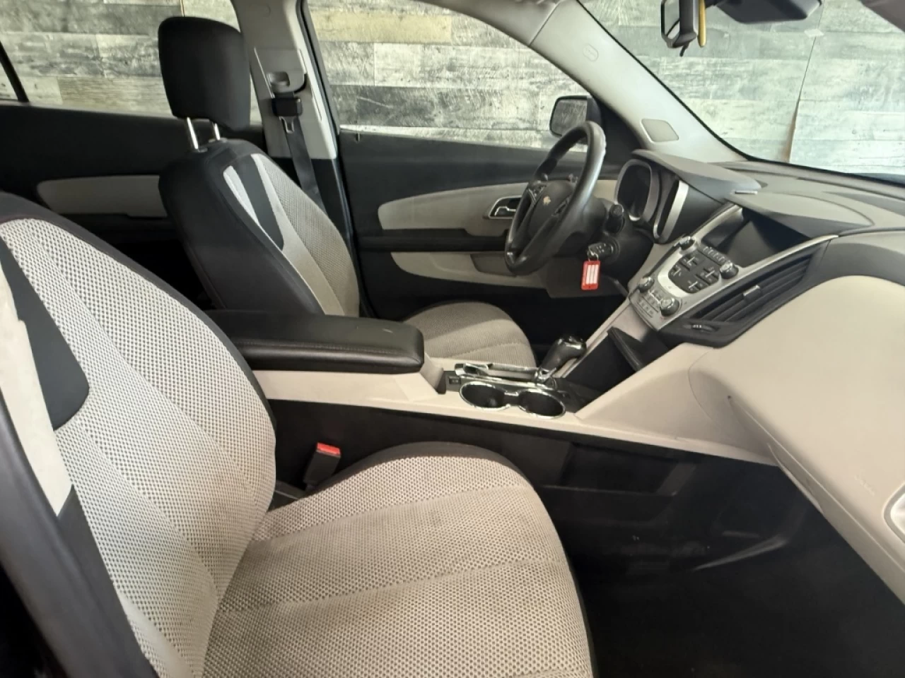 2017 Chevrolet Equinox 4X4 CAM DE RECUL BLUETOOTH **APPROUVÉ À 99.,9%** Image principale