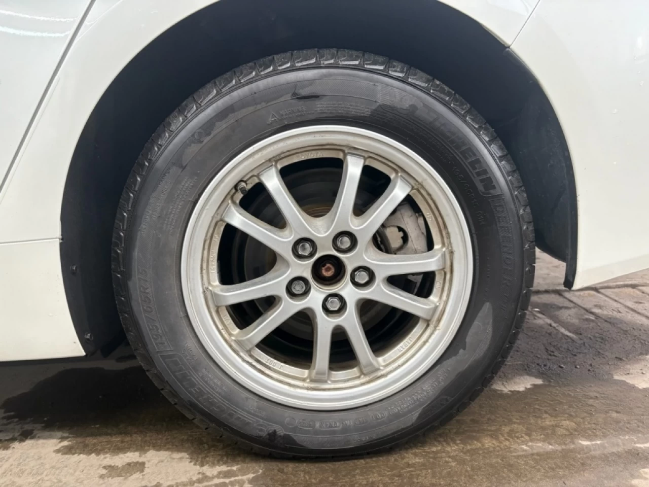 2019 Toyota Prius hybrid Technology AWD navigation sieges chauffant Image principale