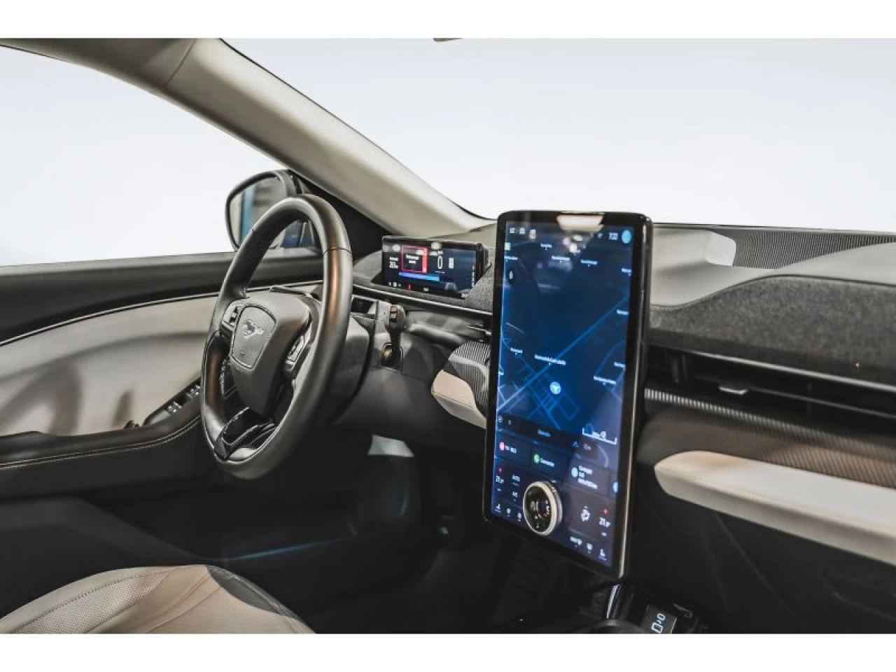 2024 Ford Mustang Mach-E Premium AWD LONGUE AUTONOMIE TOIT PANORAMIQUE Main Image