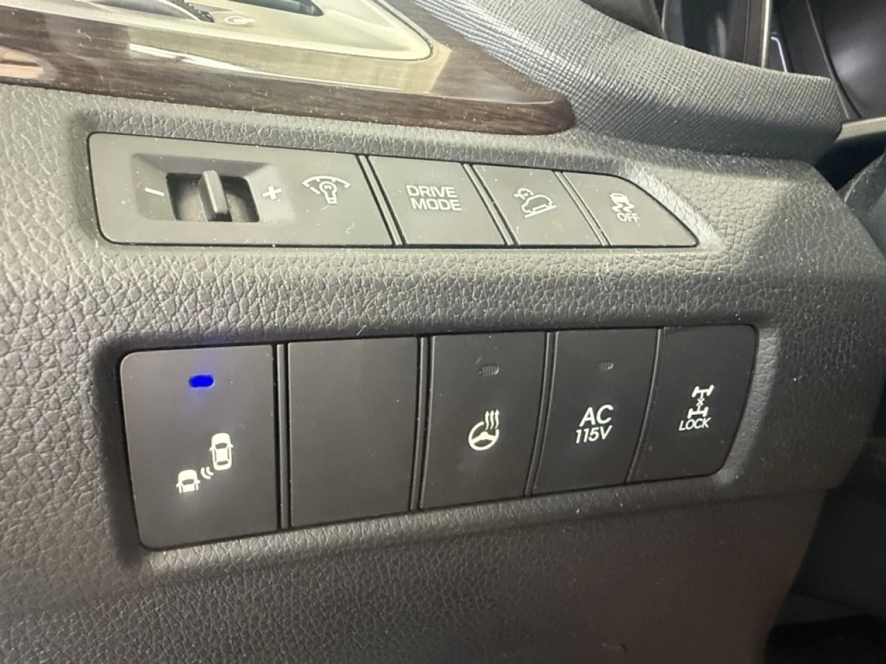 2017 Hyundai Santa Fe XL Luxury AWD 7 PASS CUIR NAV TOIT **APPROUVÉ À 99.9% Image principale