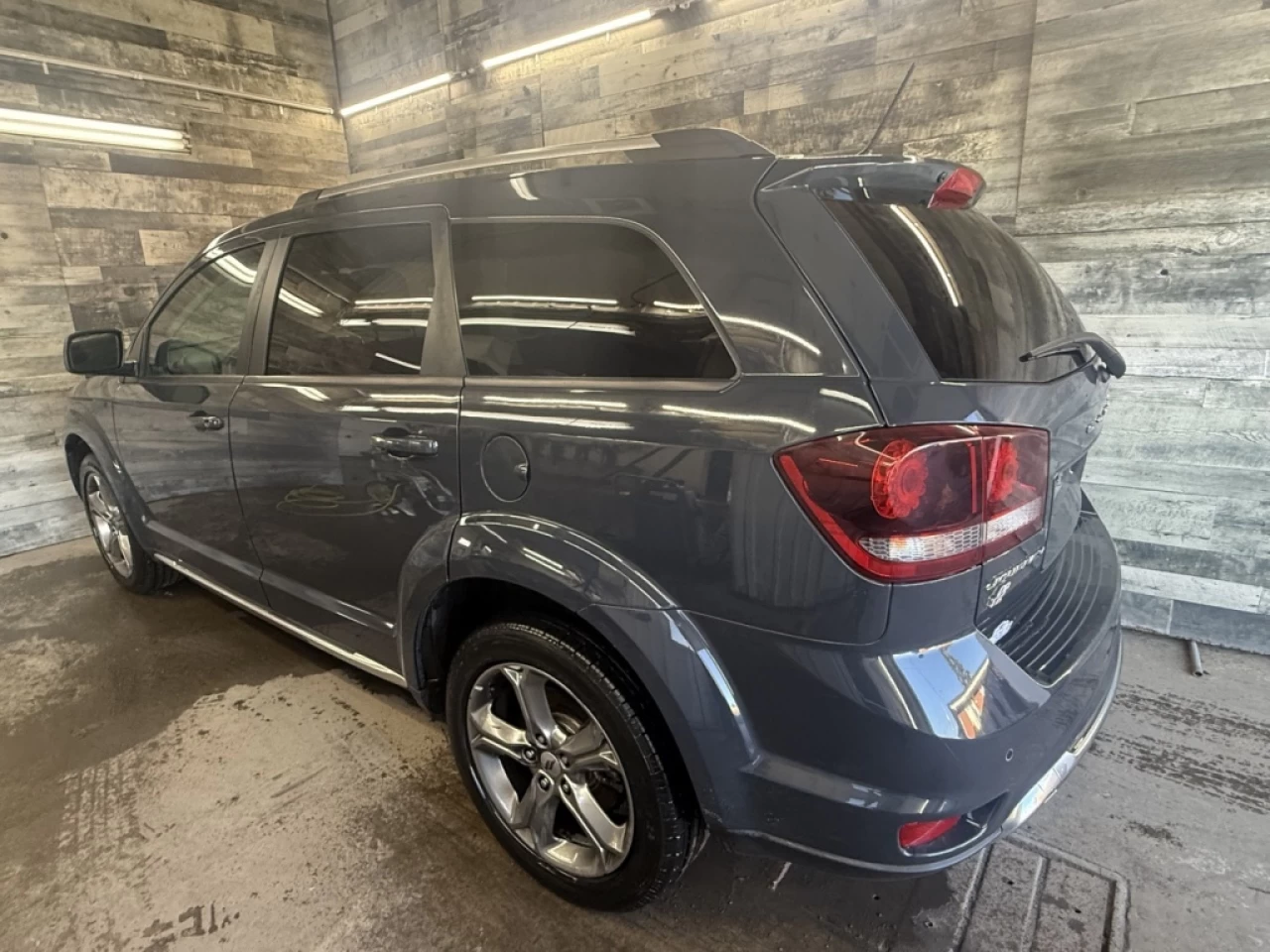 2018 Dodge Journey Crossroad AWD CUIR BLUETHOOT **APPROUVÉE 99,9%** Image principale