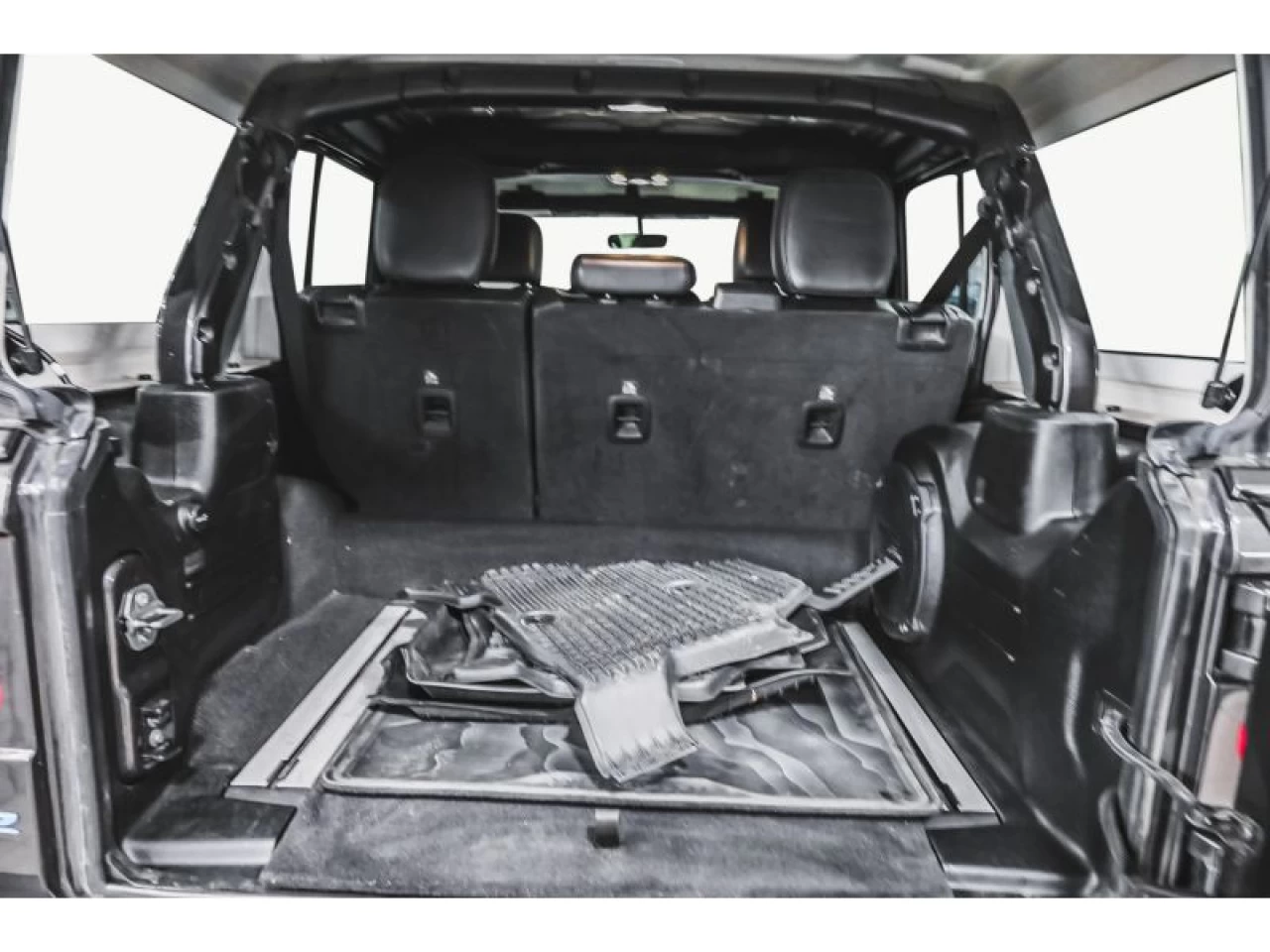 2021 Jeep Wrangler 4xe Unlimited Sahara 4x4 GR. TEMPS ENS REMORQUAGE Main Image