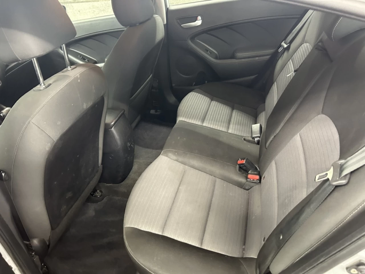 2018 Kia Forte Auto Cam de Recul S. Chauffant ** APPROUVÉE 99.9% Image principale