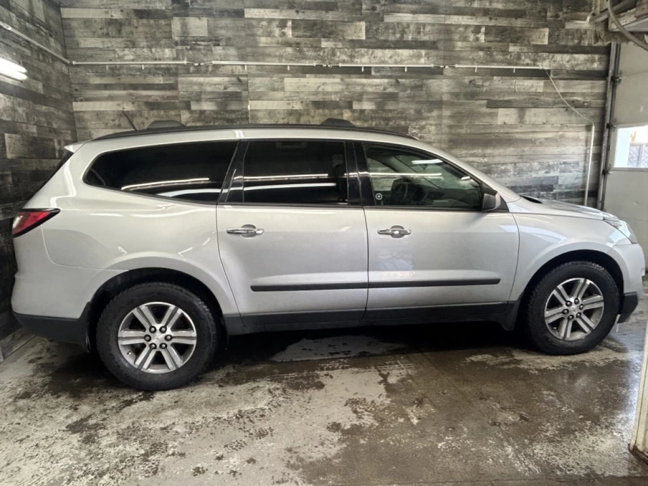 2017 Chevrolet Traverse 8 PASS AWD BLUETOOTH CAM DE RECUL ***APPROUVÉE 99. Image principale