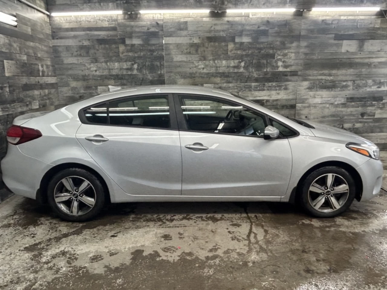 2018 Kia Forte Auto Cam de Recul S. Chauffant ** APPROUVÉE 99.9% Image principale