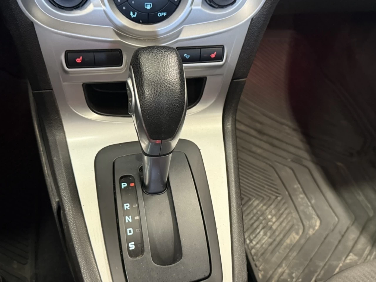 2017 Ford Fiesta SE AUTO BLUTOOTH**APPROUVÉE 99,9%** Image principale