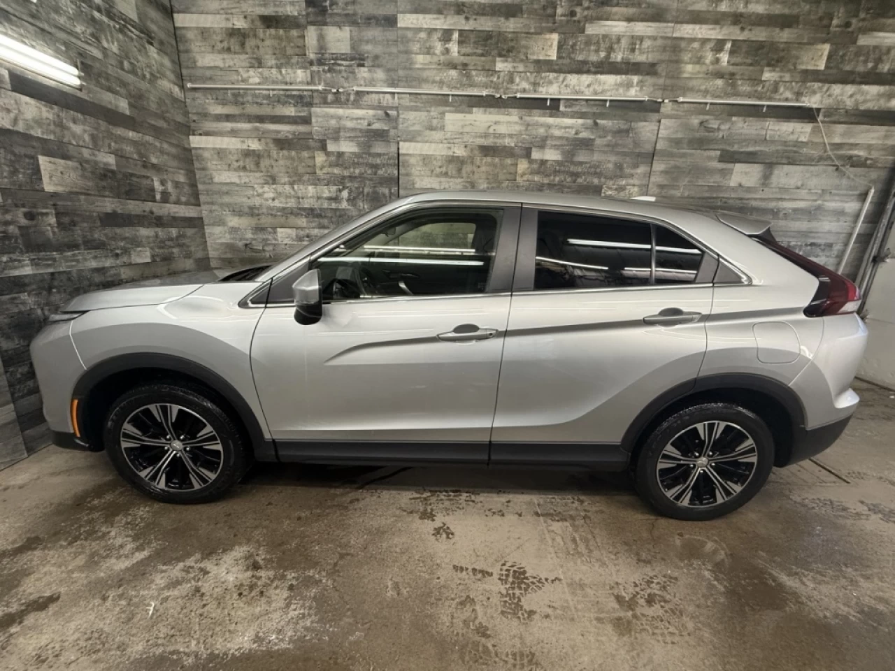 2022 Mitsubishi Eclipse Cross ES AWD BLUETOOTH MAGS **APPROUVÉ À 99.9%** Image principale