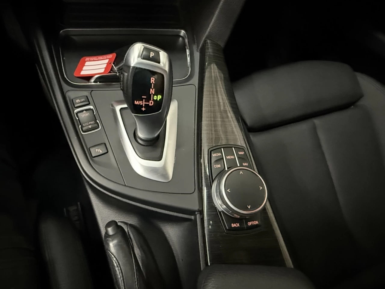 2018 BMW 3 Series 330i xDrive MSPORT CUIR TOIT NAV ** APPROUVÉ À 99. Image principale